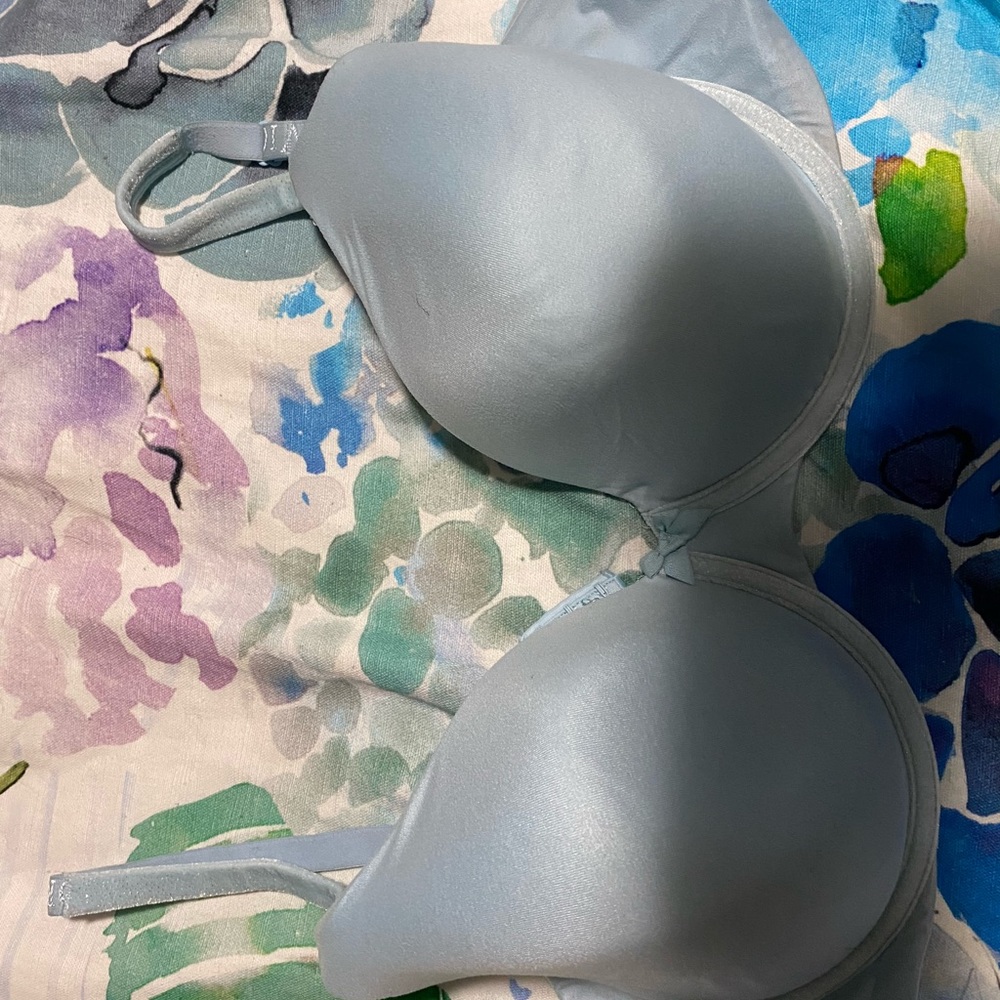 Victoria’s Secret fully lined baby blue Bra 38DD